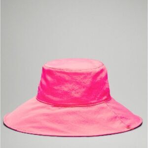 NWT LULULEMON WIDE BUCKET HAT PINK RASPBERRY WILD BERRY M/L reversible